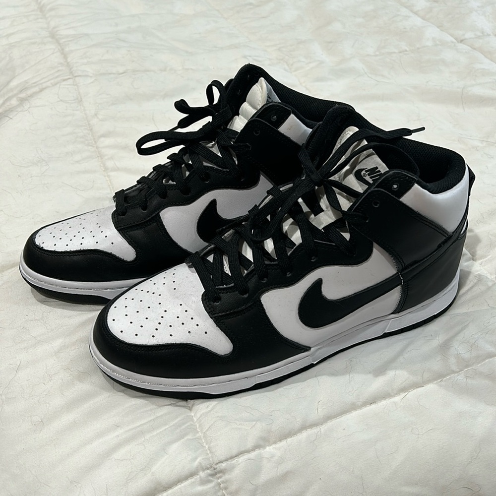 Nike Dunk High “Panda”